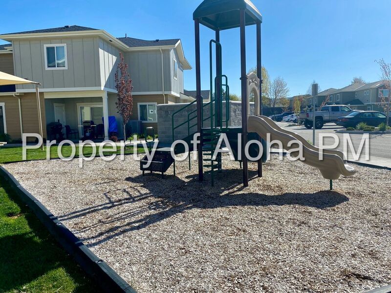 Don’t miss out on this beautifully spacious townhome in Columbia Village! property image