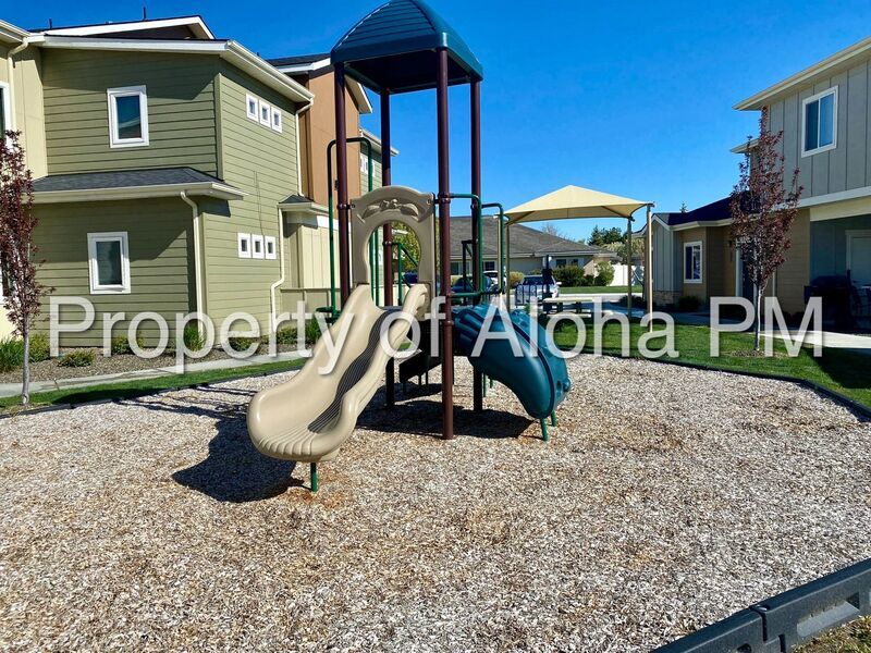 Don’t miss out on this beautifully spacious townhome in Columbia Village! property image