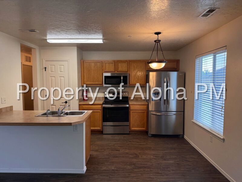 Comfy 2 Bedroom 2 Bathroom off of Pine in Meridian! property image