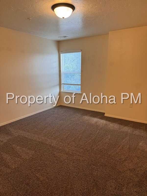 Comfy 2 Bedroom 2 Bathroom off of Pine in Meridian! property image