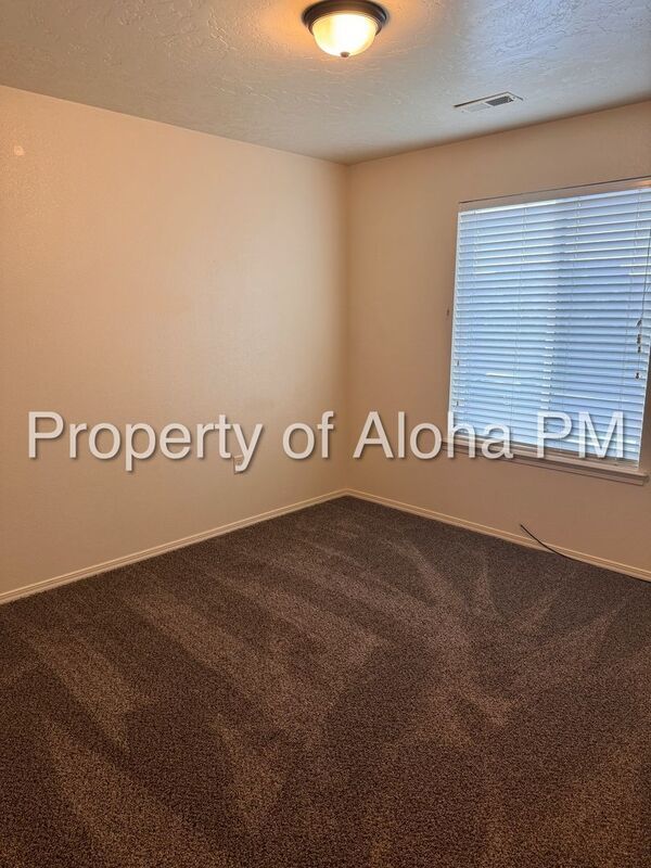 Comfy 2 Bedroom 2 Bathroom off of Pine in Meridian! property image