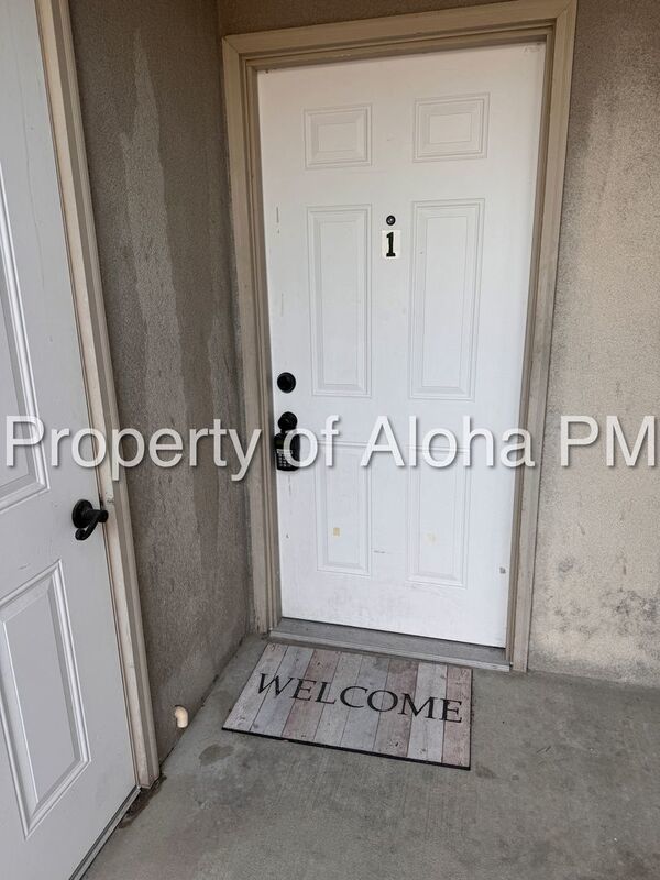 Large 3 Bedroom 2 Bathroom off of Pine in Meridian! property image