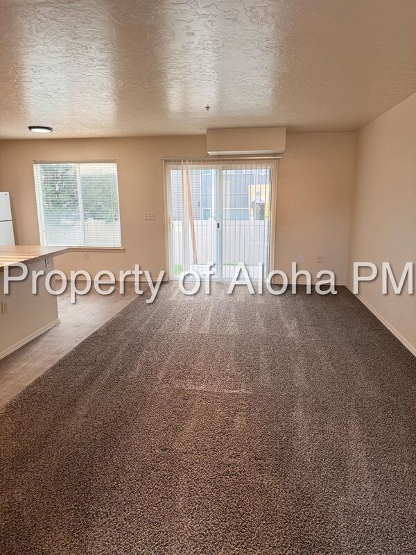 Large 3 Bedroom 2 Bathroom off of Pine in Meridian! property image