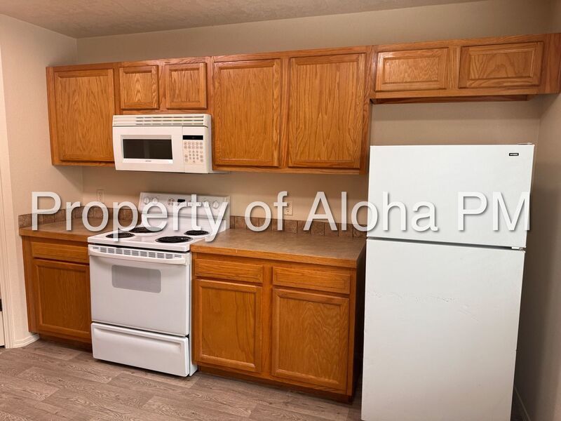 Large 3 Bedroom 2 Bathroom off of Pine in Meridian! property image