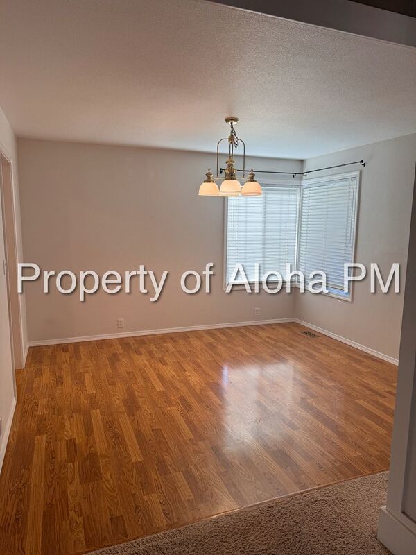 Charming 3-bedroom, 2-bathroom home located in the heart of Meridian property image