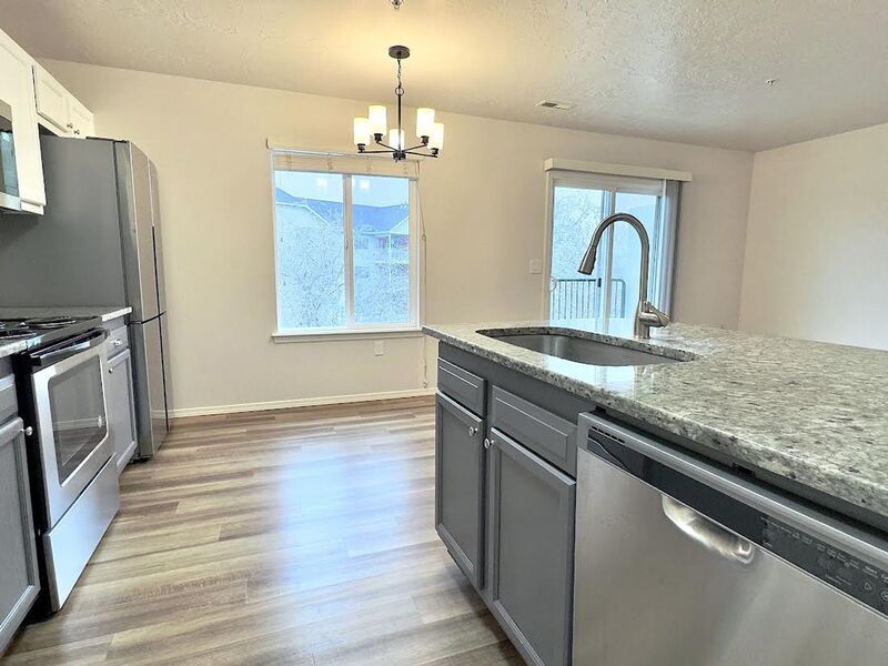 Beautiful 2 Bedroom 2 Bathroom off of Pine in Meridian! property image