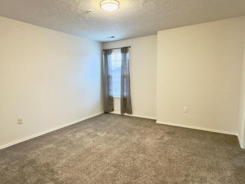 Beautiful 2 Bedroom 2 Bathroom off of Pine in Meridian! property image