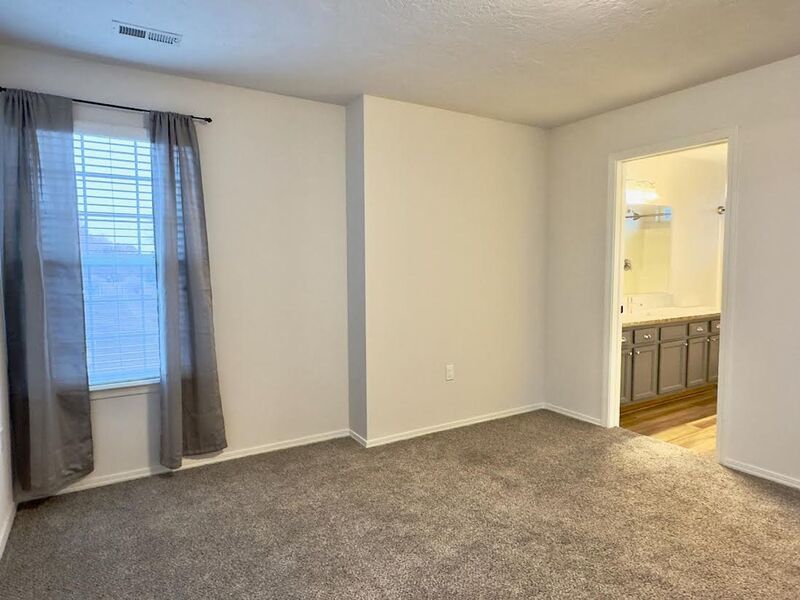 Beautiful 2 Bedroom 2 Bathroom off of Pine in Meridian! property image