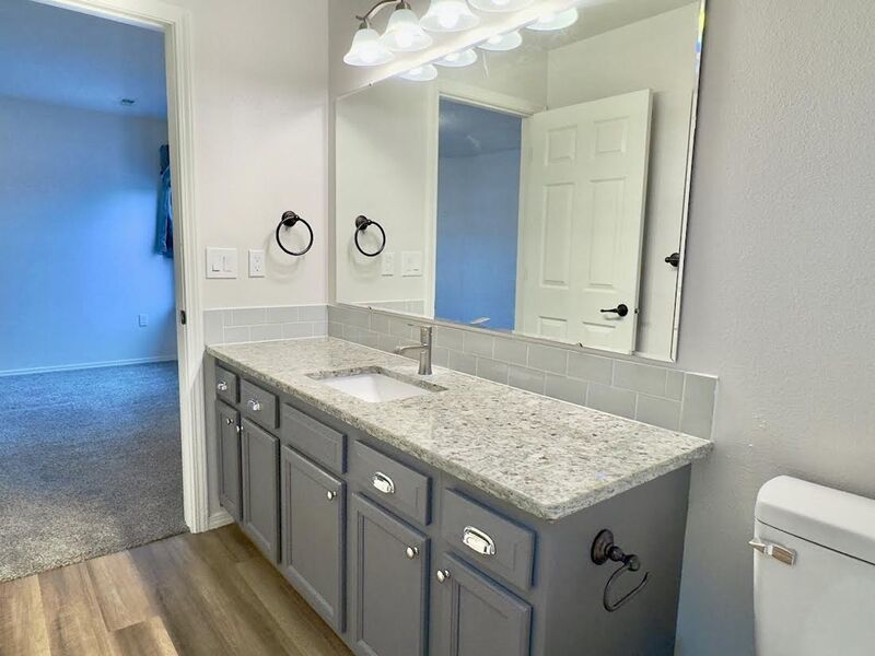 Beautiful 2 Bedroom 2 Bathroom off of Pine in Meridian! property image