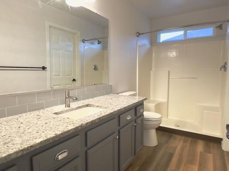 Beautiful 2 Bedroom 2 Bathroom off of Pine in Meridian! property image