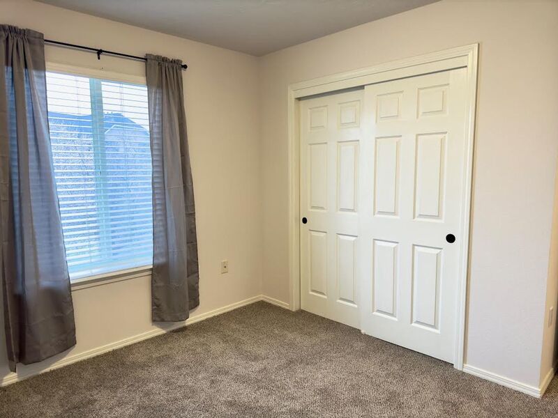 Beautiful 2 Bedroom 2 Bathroom off of Pine in Meridian! property image