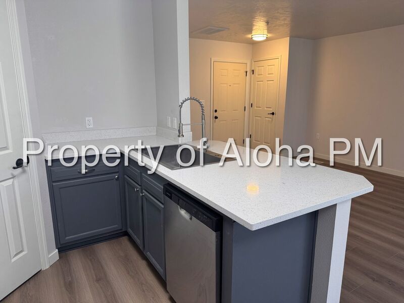 Large 3 Bedroom 2 Bathroom off of Pine in Meridian! property image