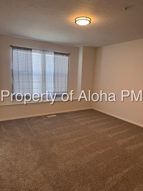 Large 3 Bedroom 2 Bathroom off of Pine in Meridian! property image