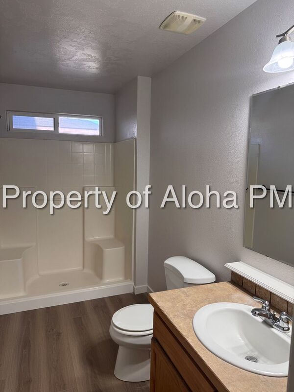 Large 3 Bedroom 2 Bathroom off of Pine in Meridian! property image