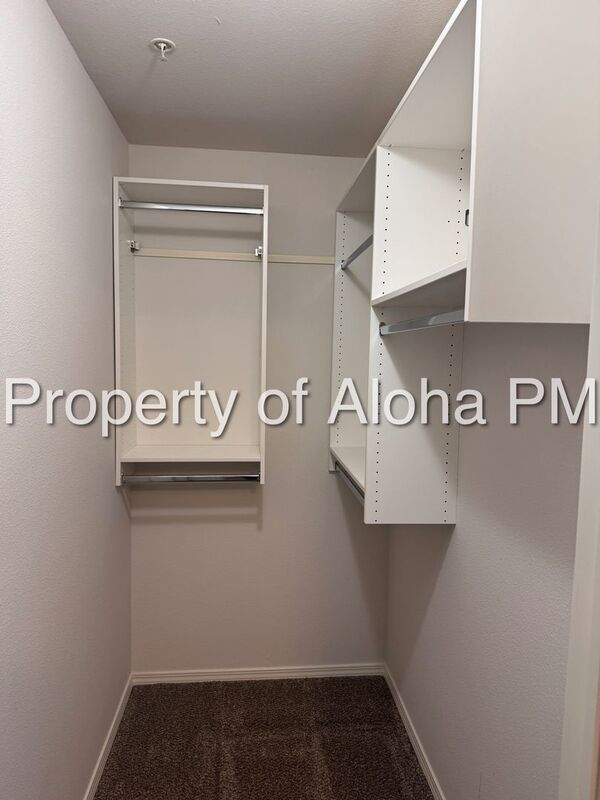 Large 3 Bedroom 2 Bathroom off of Pine in Meridian! property image