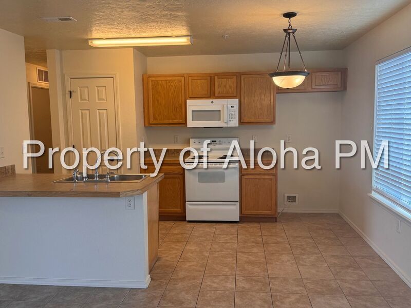 Comfy 2 Bedroom 2 Bathroom off of Pine in Meridian! property image