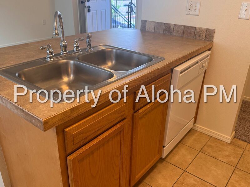 Comfy 2 Bedroom 2 Bathroom off of Pine in Meridian! property image