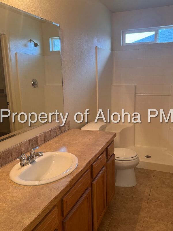 Comfy 2 Bedroom 2 Bathroom off of Pine in Meridian! property image