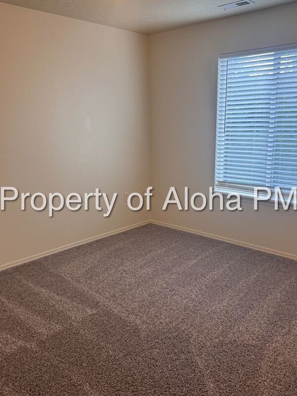 Comfy 2 Bedroom 2 Bathroom off of Pine in Meridian! property image