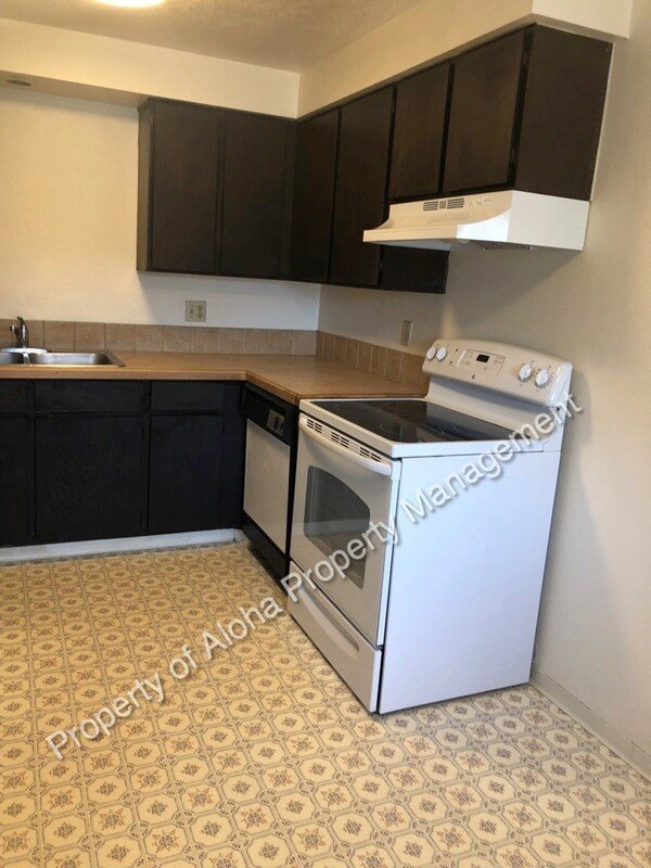 Don’t miss out on this cozy 2-bedroom, 1-bath upper unit! property image
