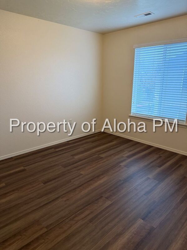 Spacious 2 Bedroom, 2 Bathroom Apartment – Prime Location off Linder & Pine! property image