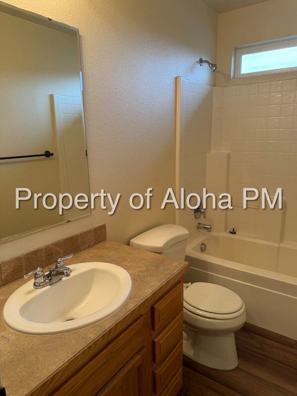 Spacious 2 Bedroom, 2 Bathroom Apartment – Prime Location off Linder & Pine! property image