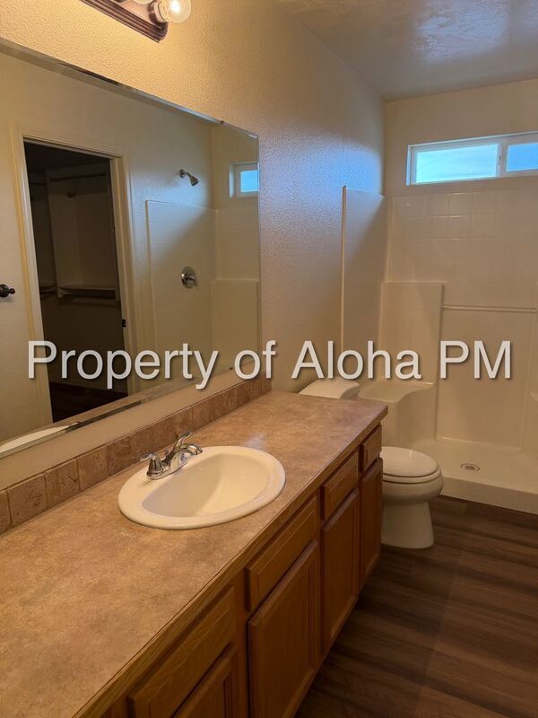Spacious 2 Bedroom, 2 Bathroom Apartment – Prime Location off Linder & Pine! property image