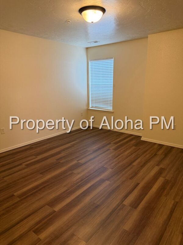 Spacious 2 Bedroom, 2 Bathroom Apartment – Prime Location off Linder & Pine! property image