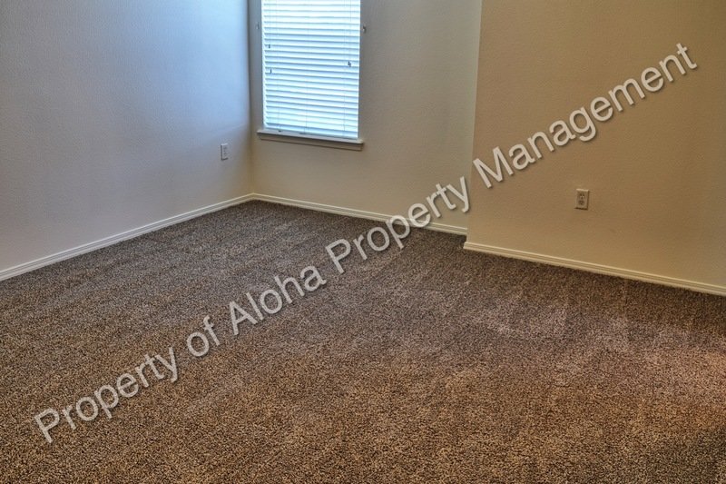 Large 3 Bedroom 2 Bathroom off of Pine & Linder in Meridian! property image