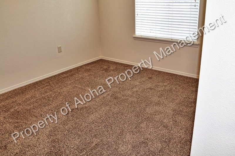 Large 3 Bedroom 2 Bathroom off of Pine & Linder in Meridian! property image