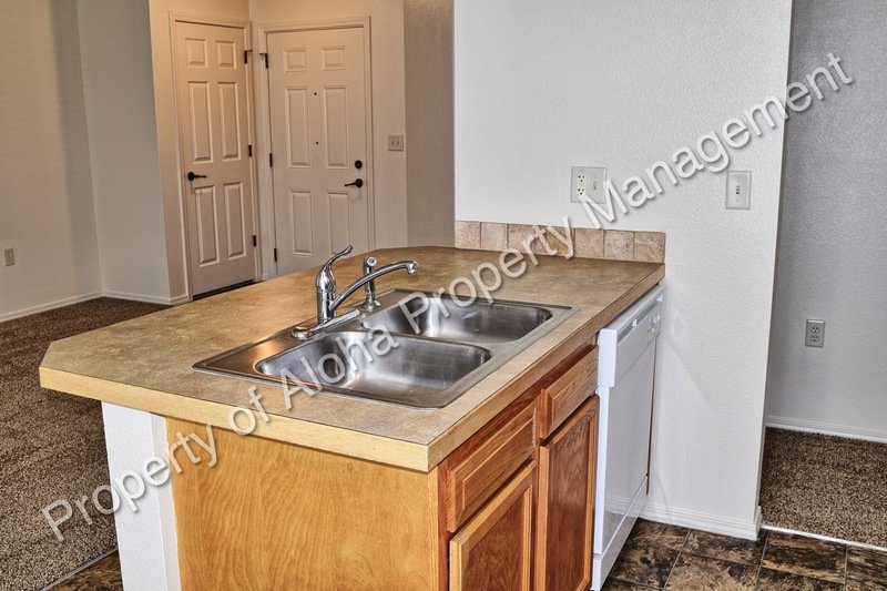 Large 3 Bedroom 2 Bathroom off of Pine & Linder in Meridian! property image