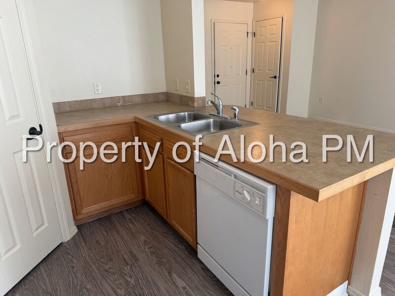 Large 3 Bedroom 2 Bathroom off of Pine & Linder in Meridian! property image