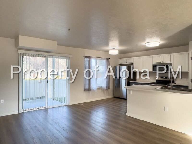 Large 3 Bedroom 2 Bathroom off of Pine in Meridian! property image