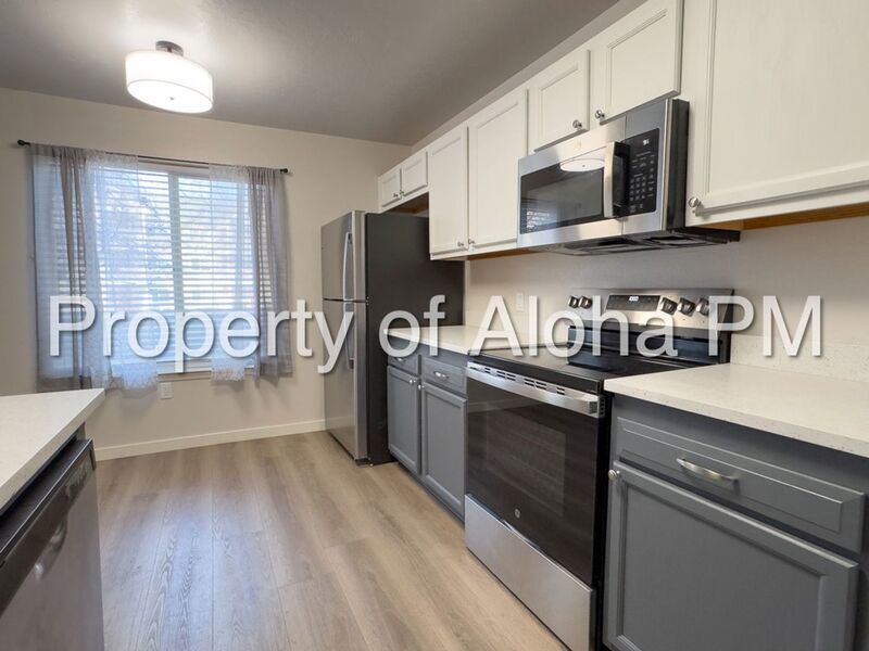 Large 3 Bedroom 2 Bathroom off of Pine in Meridian! property image