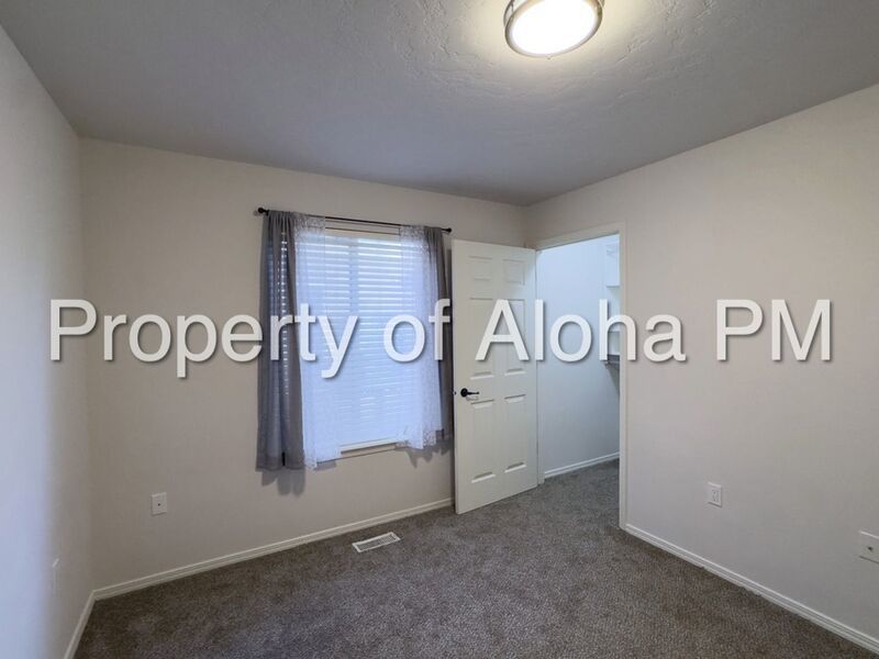 Large 3 Bedroom 2 Bathroom off of Pine in Meridian! property image