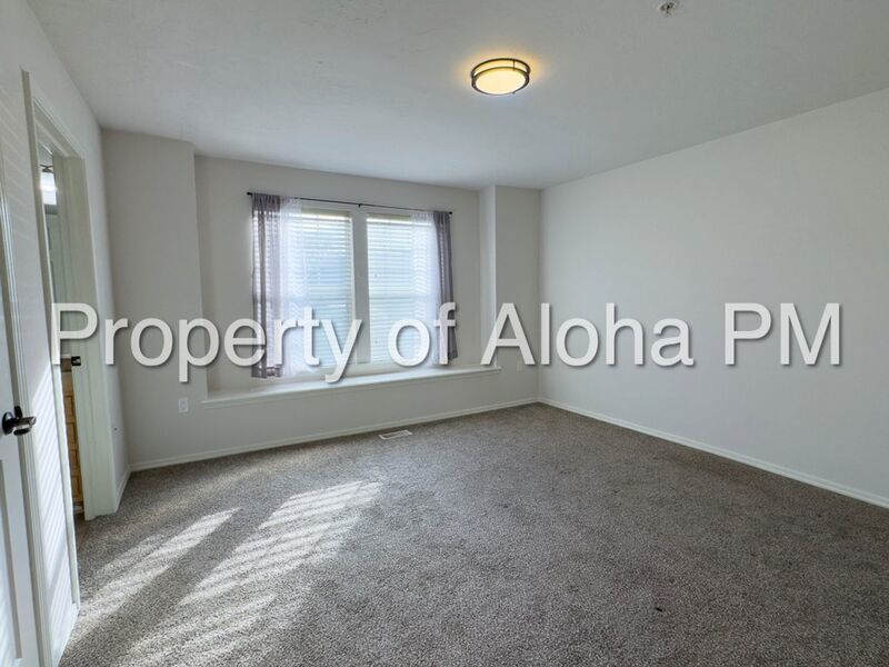 Large 3 Bedroom 2 Bathroom off of Pine in Meridian! property image