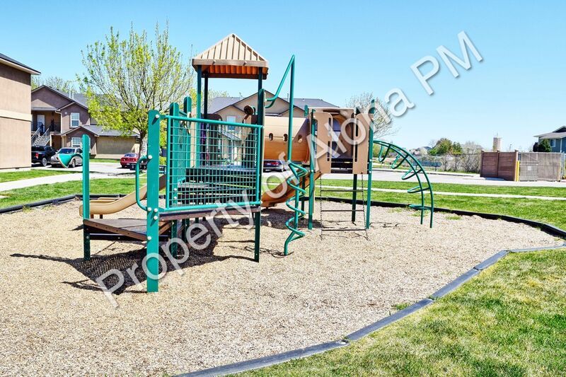 Newer Built 3 Bedroom 2 Bath Off Of Pine in Meridian! property image