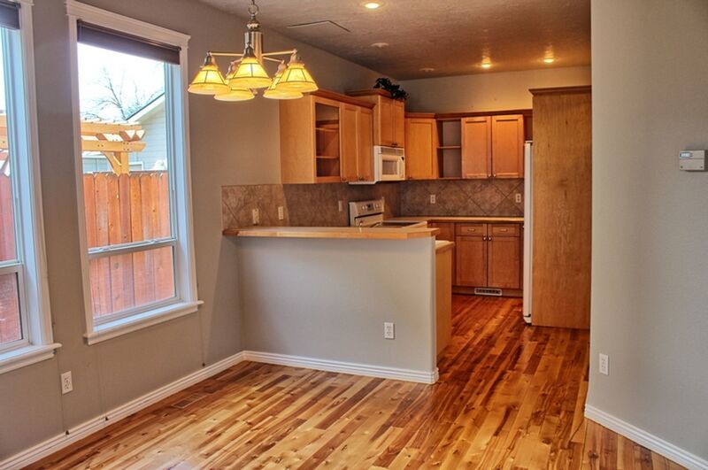 Charming 3 Bedroom Home with Fireplace & Spacious Backyard! property image