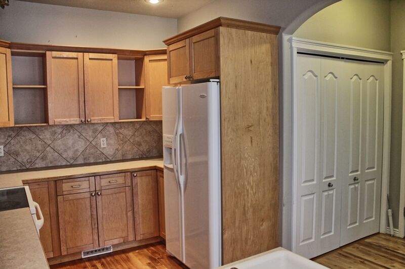 Charming 3 Bedroom Home with Fireplace & Spacious Backyard! property image