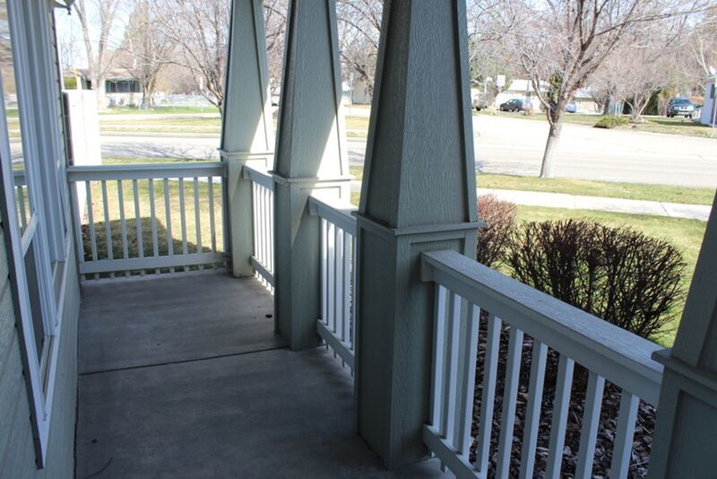 Charming 3 Bedroom Home with Fireplace & Spacious Backyard! property image