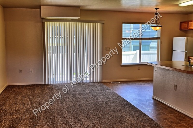 Large 3 Bedroom 2 Bathroom off of Pine in Meridian! property image