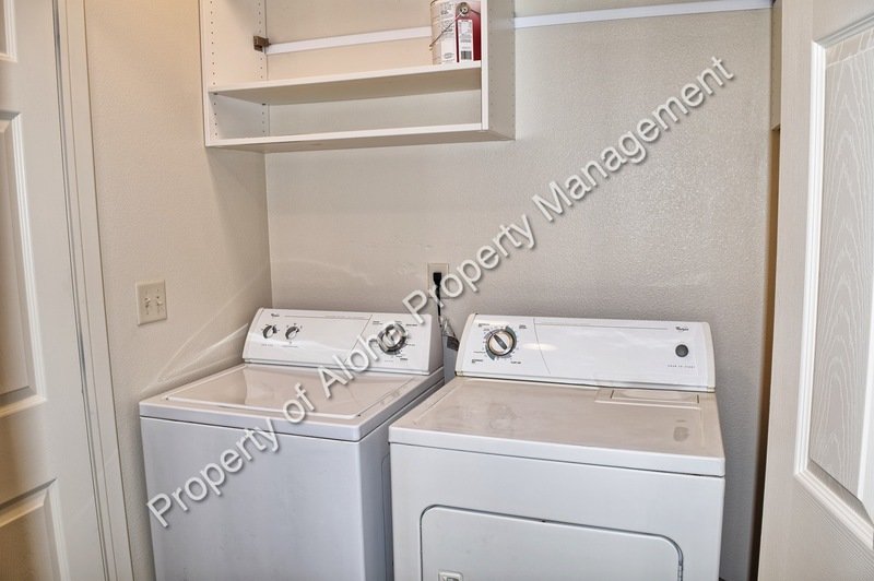 Large 3 Bedroom 2 Bathroom off of Pine in Meridian! property image