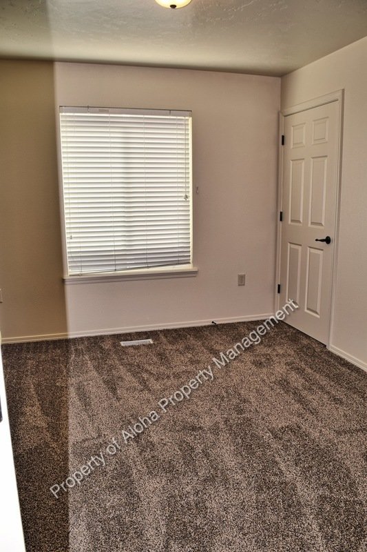 Large 3 Bedroom 2 Bathroom off of Pine in Meridian! property image