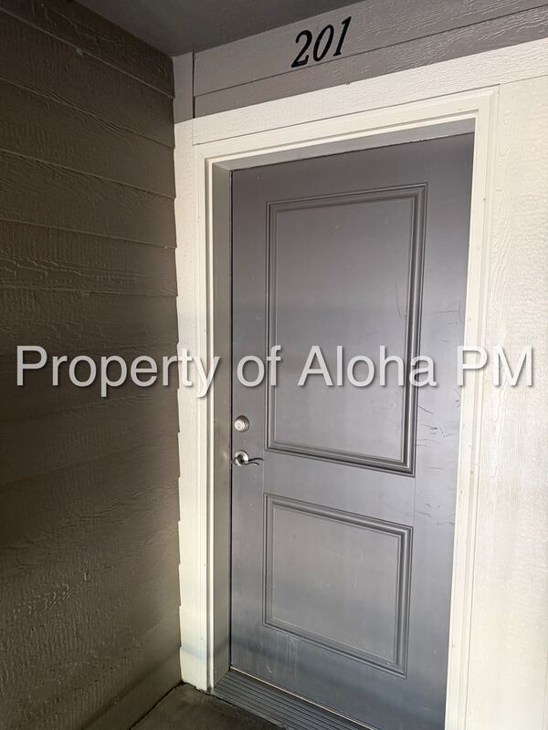 Conveniently located 2 bed 2 bath near the freeway! property image