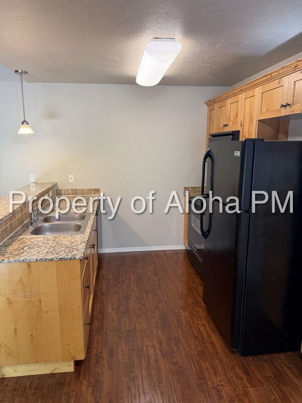 Conveniently located 2 bed 2 bath near the freeway! property image