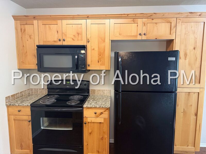 Conveniently located 2 bed 2 bath near the freeway! property image
