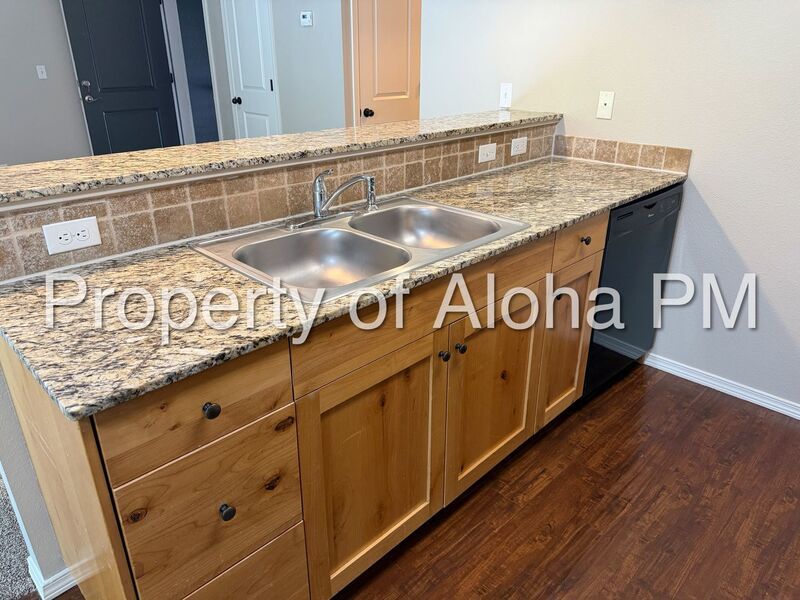Conveniently located 2 bed 2 bath near the freeway! property image