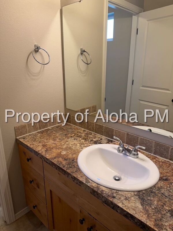 Conveniently located 2 bed 2 bath near the freeway! property image