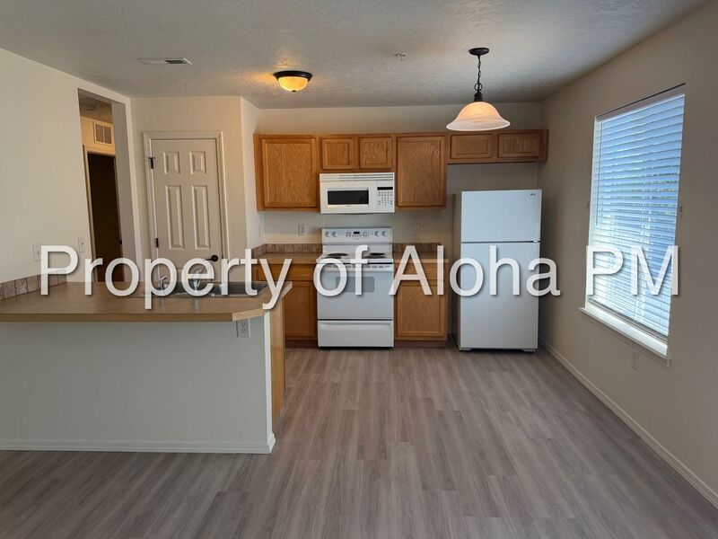Comfy 2 Bedroom 2 Bathroom off of Pine in Meridian! property image