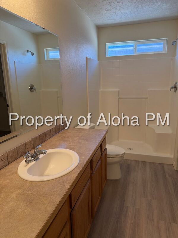 Comfy 2 Bedroom 2 Bathroom off of Pine in Meridian! property image